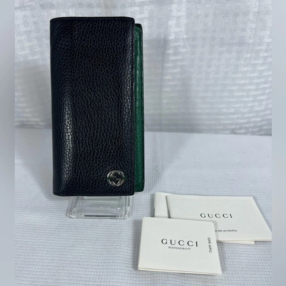 1049: Gucci Black Pebbled Leather Continental Wallet Green Interior